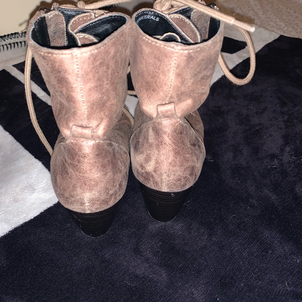 Boots - Picture 4 of 4